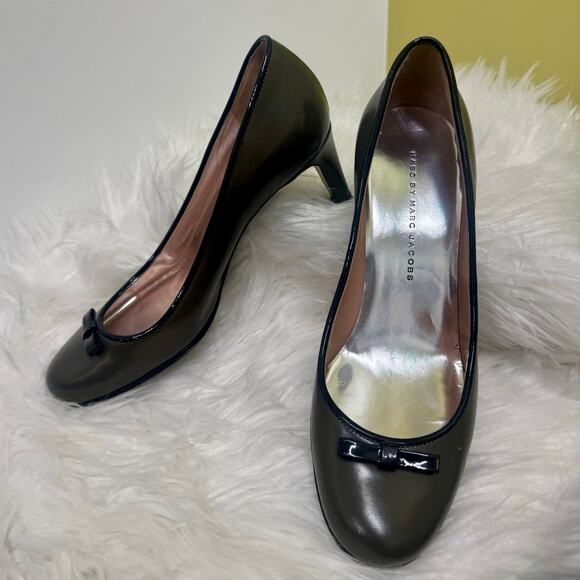 Marc by Marc Jacobs Gray Heel Pumps Patent Bow Detail Sz EU 38